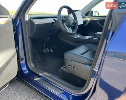 Синий Тесла Model Y, объемом двигателя 0 л и пробегом 28 тыс. км за 28819 $, фото 4 на Automoto.ua