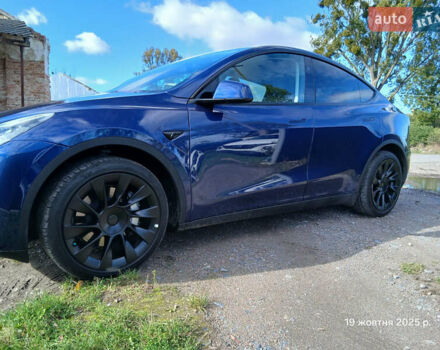 Синий Тесла Model Y, объемом двигателя 0 л и пробегом 25 тыс. км за 27300 $, фото 16 на Automoto.ua