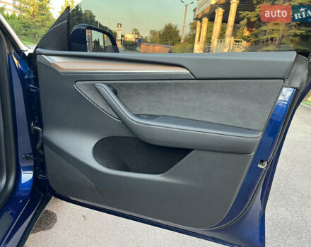 Синий Тесла Model Y, объемом двигателя 0 л и пробегом 13 тыс. км за 29500 $, фото 35 на Automoto.ua