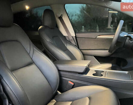 Синий Тесла Model Y, объемом двигателя 0 л и пробегом 24 тыс. км за 33850 $, фото 13 на Automoto.ua