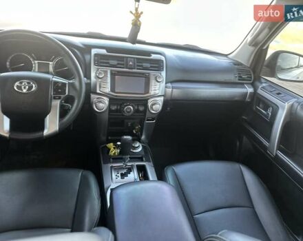 Белый Тойота 4Раннер, объемом двигателя 4 л и пробегом 250 тыс. км за 24800 $, фото 15 на Automoto.ua