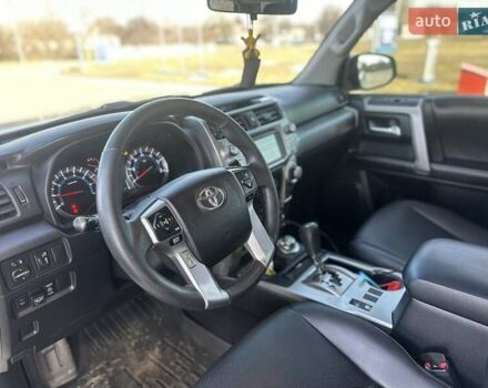 Белый Тойота 4Раннер, объемом двигателя 4 л и пробегом 250 тыс. км за 24800 $, фото 9 на Automoto.ua