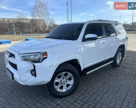 Белый Тойота 4Раннер, объемом двигателя 4 л и пробегом 250 тыс. км за 24800 $, фото 14 на Automoto.ua