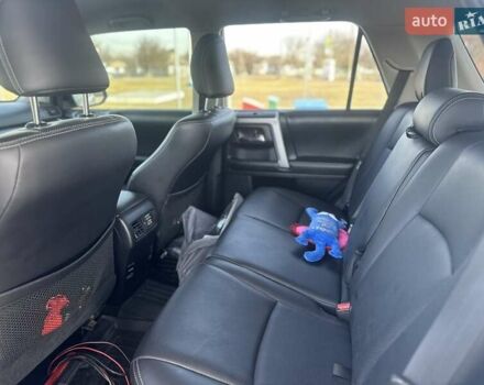 Белый Тойота 4Раннер, объемом двигателя 4 л и пробегом 250 тыс. км за 24800 $, фото 21 на Automoto.ua