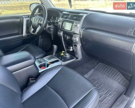 Белый Тойота 4Раннер, объемом двигателя 4 л и пробегом 250 тыс. км за 24800 $, фото 11 на Automoto.ua