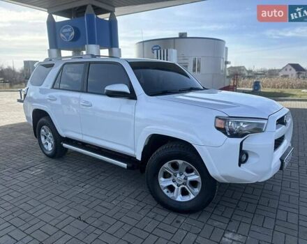 Белый Тойота 4Раннер, объемом двигателя 4 л и пробегом 250 тыс. км за 24800 $, фото 18 на Automoto.ua