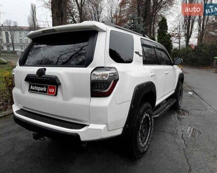 Белый Тойота 4Раннер, объемом двигателя 4 л и пробегом 122 тыс. км за 35990 $, фото 5 на Automoto.ua