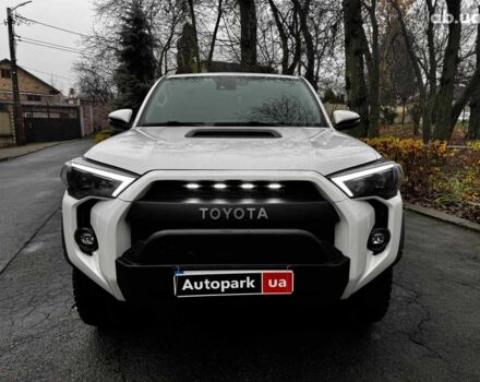 Білий Тойота 4Раннер, об'ємом двигуна 4 л та пробігом 122 тис. км за 35990 $, фото 1 на Automoto.ua