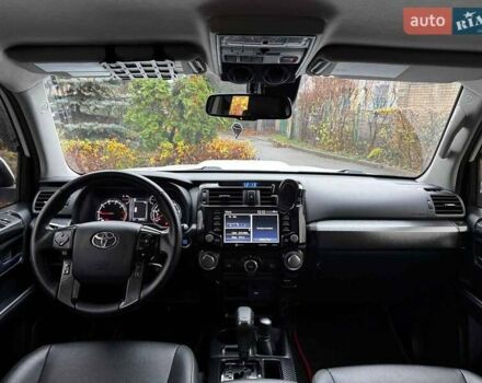 Белый Тойота 4Раннер, объемом двигателя 4 л и пробегом 122 тыс. км за 35990 $, фото 32 на Automoto.ua