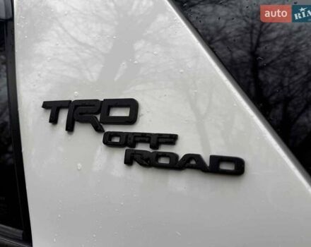 Белый Тойота 4Раннер, объемом двигателя 4 л и пробегом 122 тыс. км за 35990 $, фото 10 на Automoto.ua