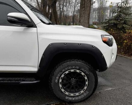 Білий Тойота 4Раннер, об'ємом двигуна 4 л та пробігом 122 тис. км за 35990 $, фото 4 на Automoto.ua