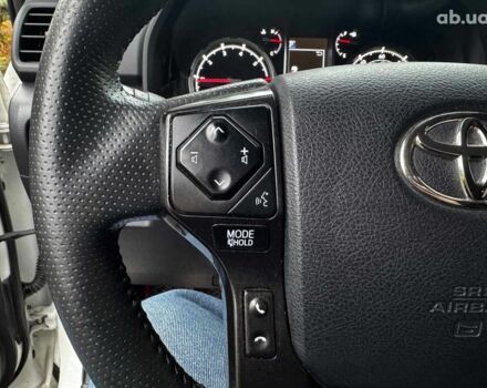 Білий Тойота 4Раннер, об'ємом двигуна 4 л та пробігом 122 тис. км за 35990 $, фото 17 на Automoto.ua