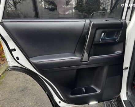 Білий Тойота 4Раннер, об'ємом двигуна 4 л та пробігом 122 тис. км за 35990 $, фото 29 на Automoto.ua