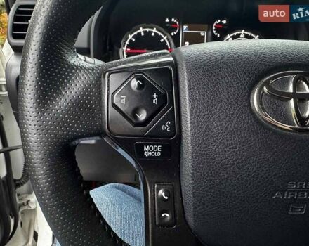 Белый Тойота 4Раннер, объемом двигателя 4 л и пробегом 122 тыс. км за 35990 $, фото 16 на Automoto.ua