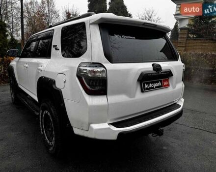 Белый Тойота 4Раннер, объемом двигателя 4 л и пробегом 122 тыс. км за 35990 $, фото 7 на Automoto.ua