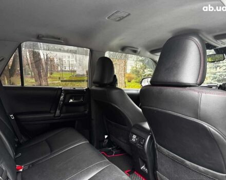 Білий Тойота 4Раннер, об'ємом двигуна 4 л та пробігом 122 тис. км за 35990 $, фото 33 на Automoto.ua