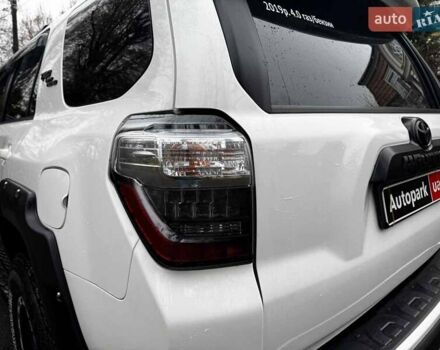 Белый Тойота 4Раннер, объемом двигателя 4 л и пробегом 122 тыс. км за 35990 $, фото 8 на Automoto.ua