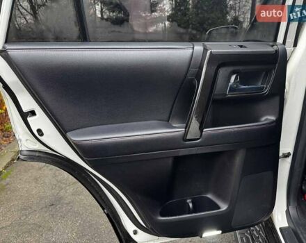 Белый Тойота 4Раннер, объемом двигателя 4 л и пробегом 122 тыс. км за 35990 $, фото 30 на Automoto.ua