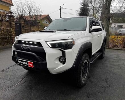 Белый Тойота 4Раннер, объемом двигателя 4 л и пробегом 122 тыс. км за 35990 $, фото 1 на Automoto.ua