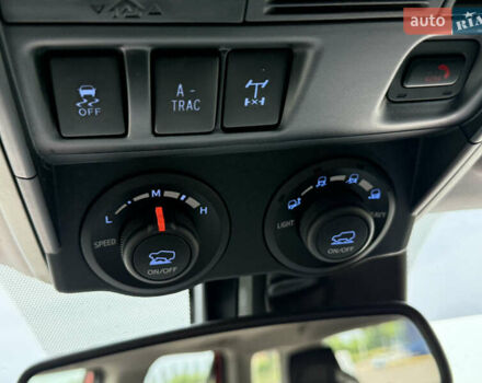 Червоний Тойота 4Раннер, об'ємом двигуна 3.96 л та пробігом 28 тис. км за 47900 $, фото 18 на Automoto.ua