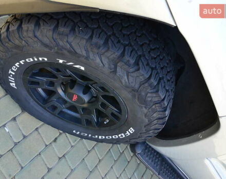 Сірий Тойота 4Раннер, об'ємом двигуна 4.7 л та пробігом 394 тис. км за 12500 $, фото 28 на Automoto.ua