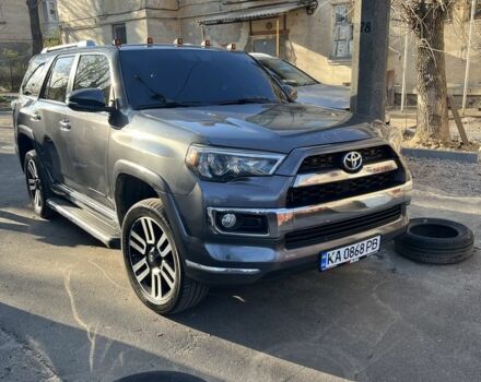 Сірий Тойота 4Раннер, об'ємом двигуна 4 л та пробігом 200 тис. км за 30000 $, фото 1 на Automoto.ua