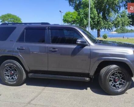 Серый Тойота 4Раннер, объемом двигателя 4 л и пробегом 130 тыс. км за 36500 $, фото 1 на Automoto.ua