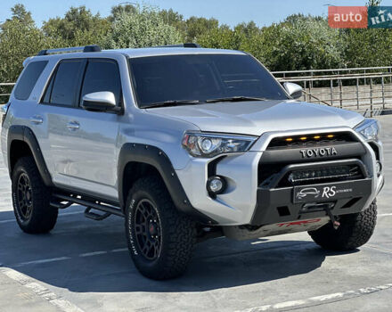 Серый Тойота 4Раннер, объемом двигателя 3.96 л и пробегом 147 тыс. км за 35900 $, фото 3 на Automoto.ua