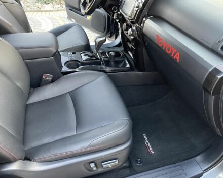 Серый Тойота 4Раннер, объемом двигателя 4 л и пробегом 78 тыс. км за 38500 $, фото 5 на Automoto.ua