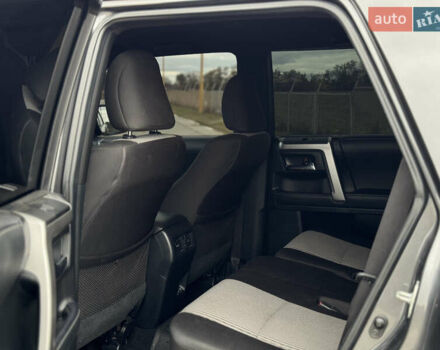 Сірий Тойота 4Раннер, об'ємом двигуна 3.96 л та пробігом 108 тис. км за 33700 $, фото 6 на Automoto.ua