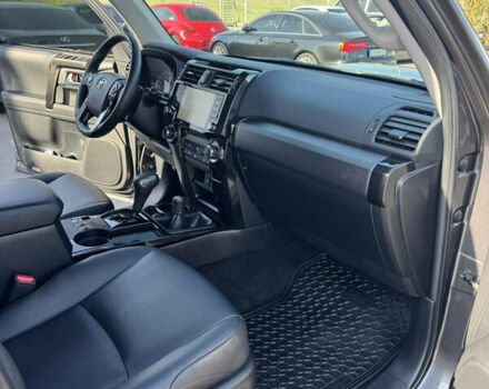 Серый Тойота 4Раннер, объемом двигателя 3.96 л и пробегом 27 тыс. км за 43000 $, фото 5 на Automoto.ua