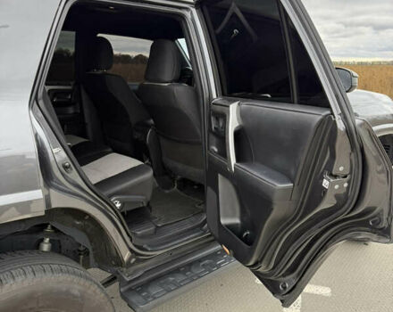 Сірий Тойота 4Раннер, об'ємом двигуна 3.96 л та пробігом 108 тис. км за 33700 $, фото 37 на Automoto.ua