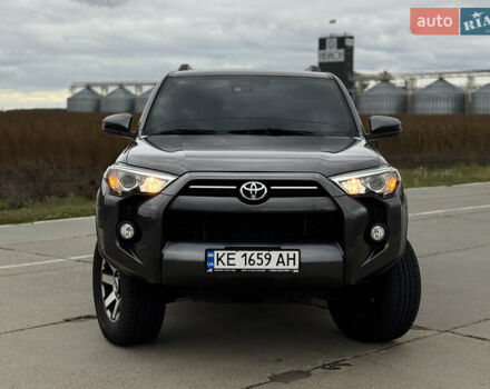 Сірий Тойота 4Раннер, об'ємом двигуна 3.96 л та пробігом 108 тис. км за 33700 $, фото 2 на Automoto.ua