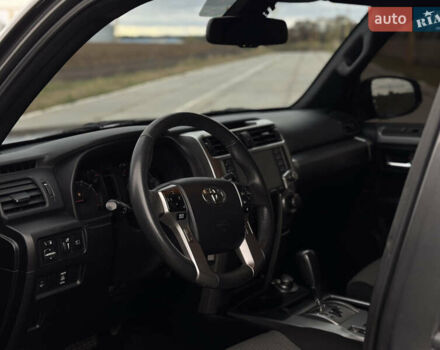 Сірий Тойота 4Раннер, об'ємом двигуна 3.96 л та пробігом 108 тис. км за 33700 $, фото 5 на Automoto.ua