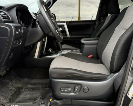 Сірий Тойота 4Раннер, об'ємом двигуна 3.96 л та пробігом 108 тис. км за 33700 $, фото 25 на Automoto.ua