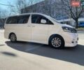 Белый Тойота Алфард, объемом двигателя 2.4 л и пробегом 180 тыс. км за 15000 $, фото 1 на Automoto.ua