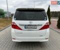Тойота Алфард 2010 в Виннице на Automoto.ua Белый Тойота Алфард, объемом двигателя 2.4 л и пробегом 183 тыс. км за 13900 $, фото 2 на Automoto.ua