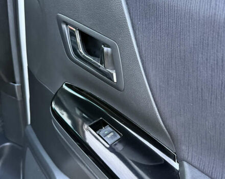 Белый Тойота Алфард, объемом двигателя 2.4 л и пробегом 85 тыс. км за 14900 $, фото 64 на Automoto.ua