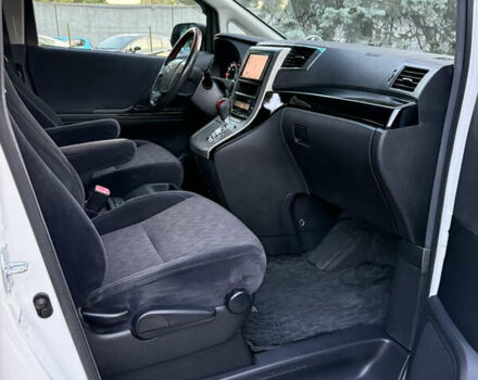 Белый Тойота Алфард, объемом двигателя 2.4 л и пробегом 85 тыс. км за 14900 $, фото 61 на Automoto.ua
