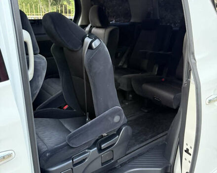 Белый Тойота Алфард, объемом двигателя 2.4 л и пробегом 85 тыс. км за 14900 $, фото 75 на Automoto.ua