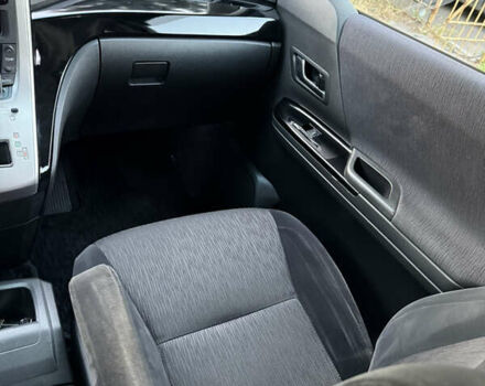 Белый Тойота Алфард, объемом двигателя 2.4 л и пробегом 85 тыс. км за 14900 $, фото 52 на Automoto.ua