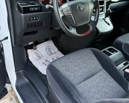 Белый Тойота Алфард, объемом двигателя 2.4 л и пробегом 85 тыс. км за 14900 $, фото 54 на Automoto.ua