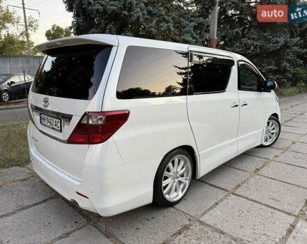 Белый Тойота Алфард, объемом двигателя 2.4 л и пробегом 85 тыс. км за 14900 $, фото 2 на Automoto.ua