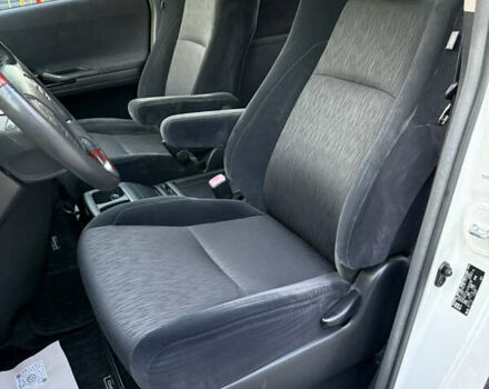 Белый Тойота Алфард, объемом двигателя 2.4 л и пробегом 85 тыс. км за 14900 $, фото 59 на Automoto.ua