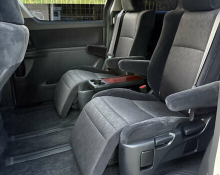 Белый Тойота Алфард, объемом двигателя 2.4 л и пробегом 85 тыс. км за 14900 $, фото 70 на Automoto.ua