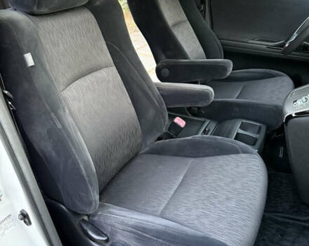 Белый Тойота Алфард, объемом двигателя 2.4 л и пробегом 85 тыс. км за 14900 $, фото 63 на Automoto.ua