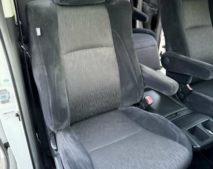 Белый Тойота Алфард, объемом двигателя 2.4 л и пробегом 85 тыс. км за 14900 $, фото 62 на Automoto.ua