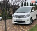 Белый Тойота Алфард, объемом двигателя 2.4 л и пробегом 148 тыс. км за 16800 $, фото 1 на Automoto.ua