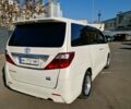 Белый Тойота Алфард, объемом двигателя 2.36 л и пробегом 197 тыс. км за 18700 $, фото 2 на Automoto.ua
