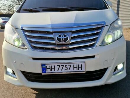 Белый Тойота Алфард, объемом двигателя 2.36 л и пробегом 197 тыс. км за 18700 $, фото 1 на Automoto.ua